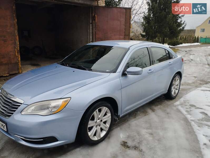 2013 chrysler 200