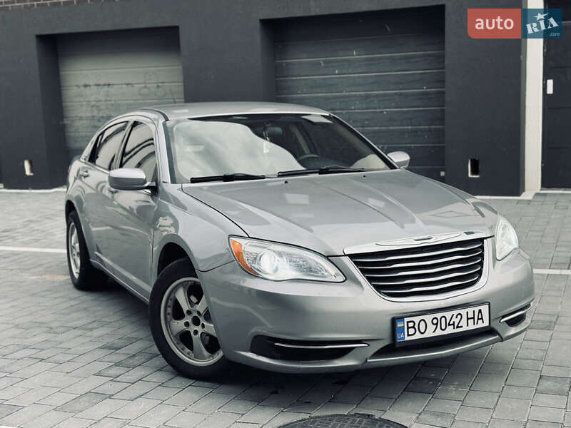 2013 chrysler 200 lx