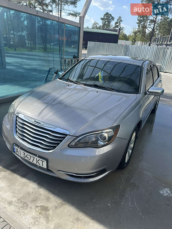 2013 chrysler 200