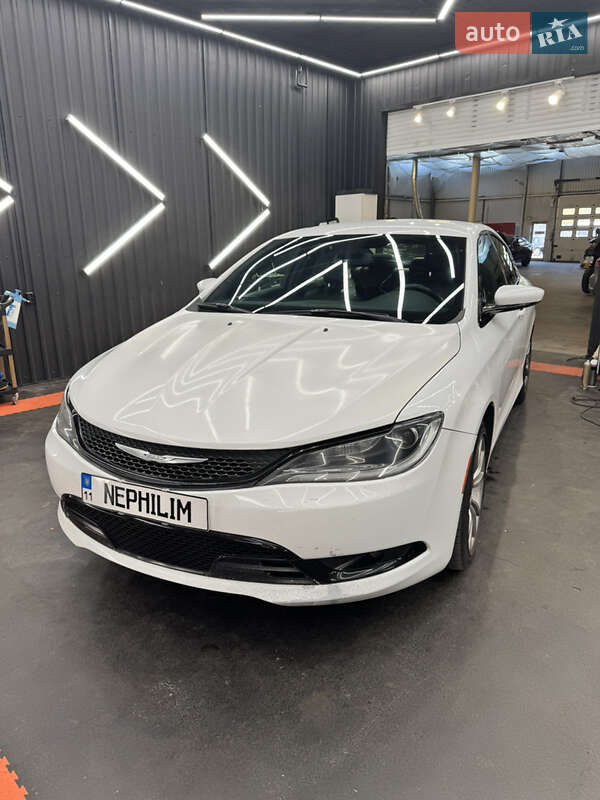 2015 chrysler 200s