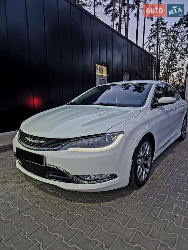2014 chrysler 200 c