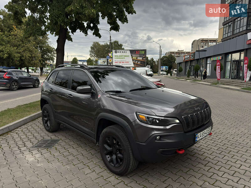 2019 jeep cherokee