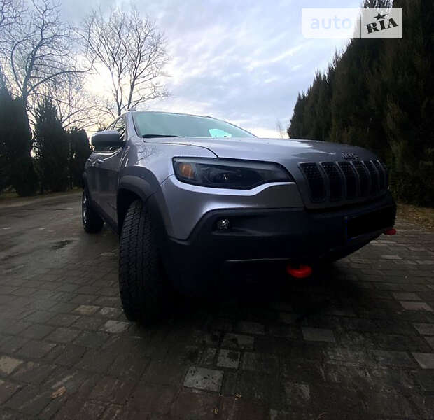 2019 jeep cherokee