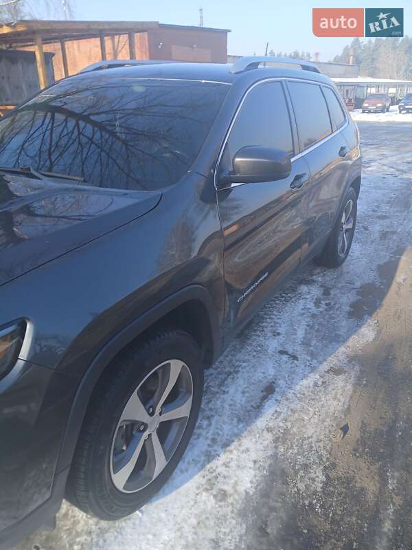 2020 jeep cherokee