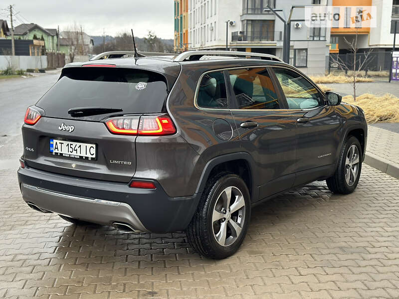 2019 jeep cherokee