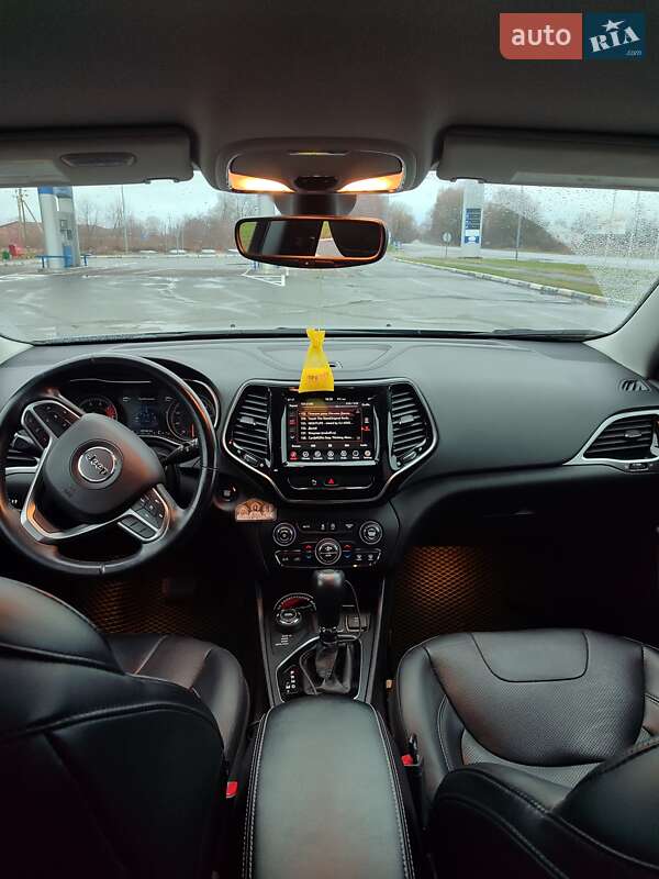 2019 jeep cherokee