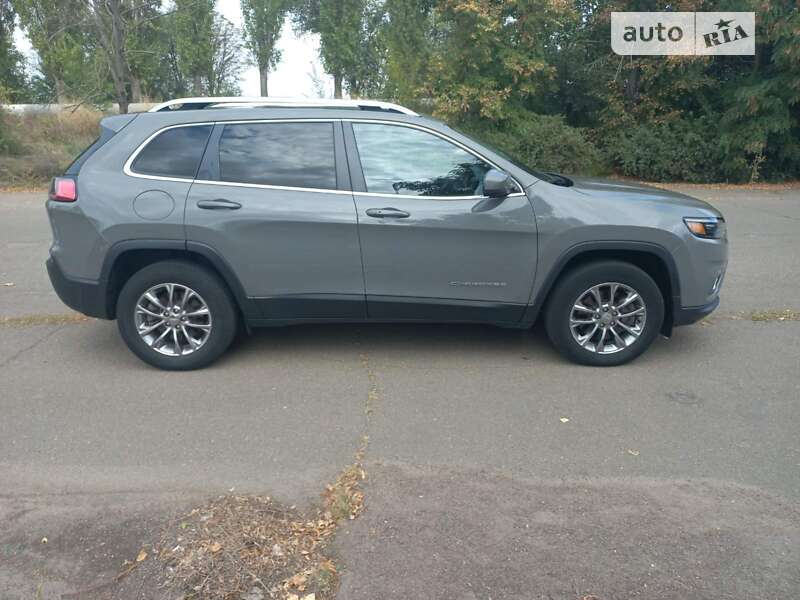 2019 jeep cherokee