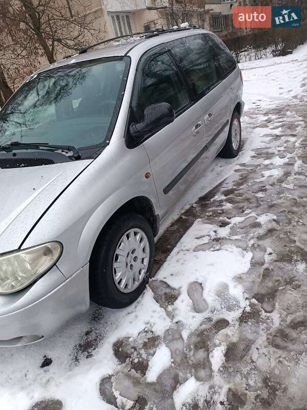2004 chrysler voyager