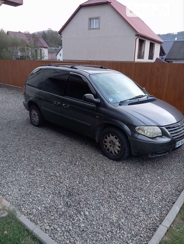 2004 chrysler voyager