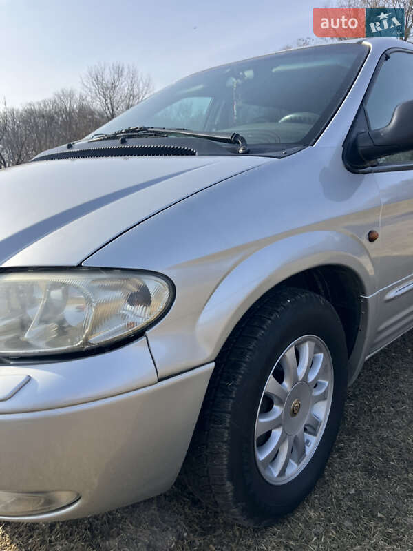 2001 chrysler gr-voyager