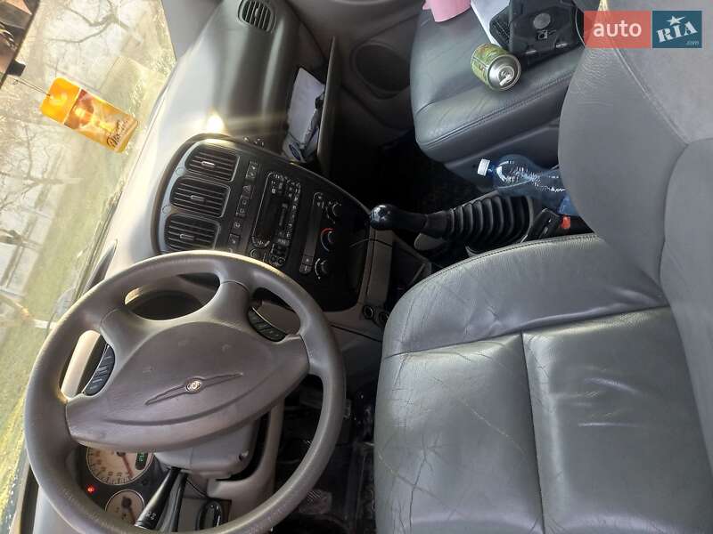 2003 chrysler gr-voyager