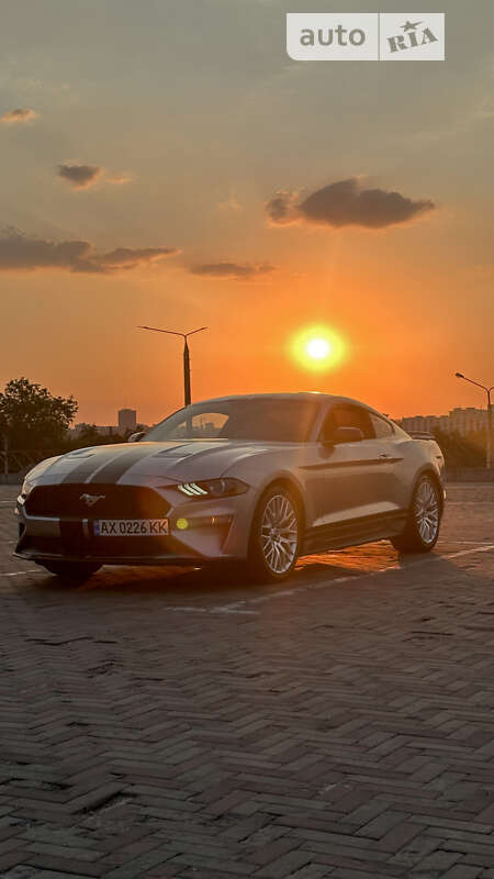 2020 ford mustang