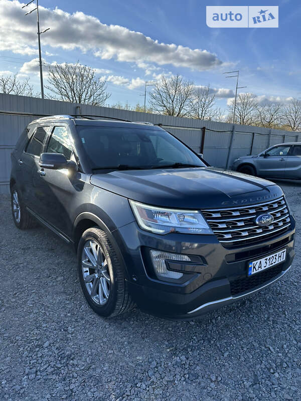 2017 FORD Explorer