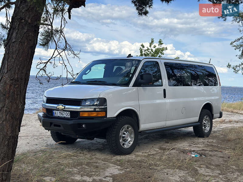 2020 chevrolet express 2500 ls