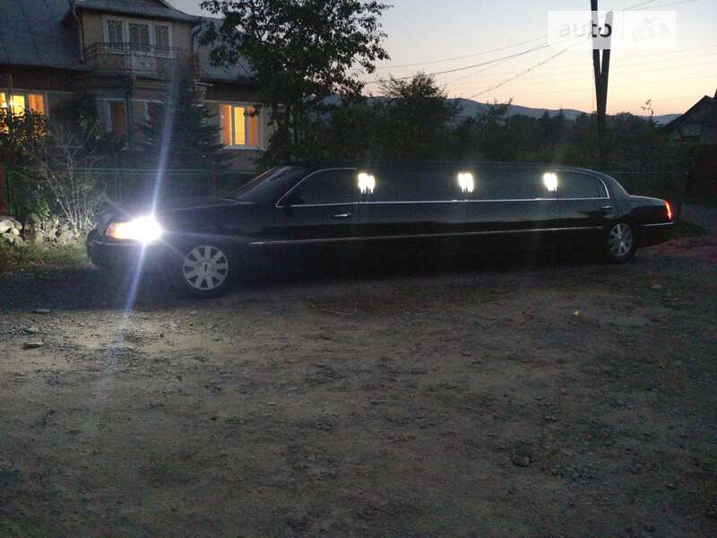 2003 lincoln town car