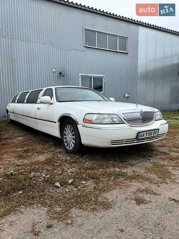 2002 lincoln town car