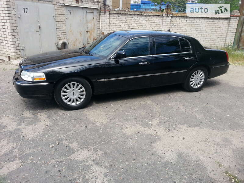 2005 lincoln town car