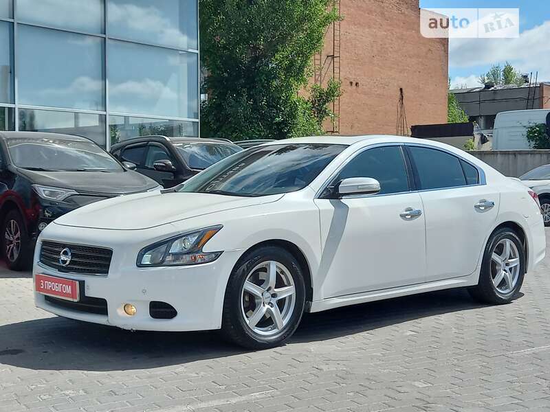 2011 nissan maxima