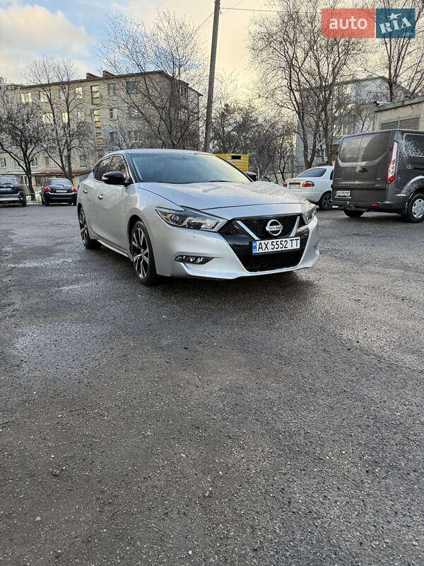 2018 nissan maxima