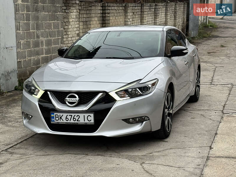 2017 nissan maxima