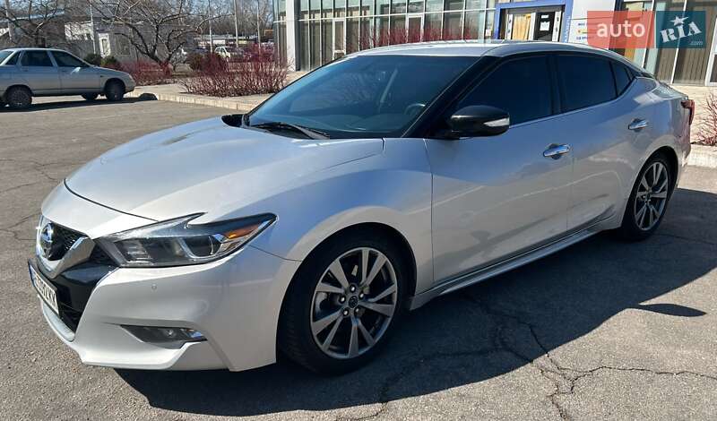 2017 nissan maxima