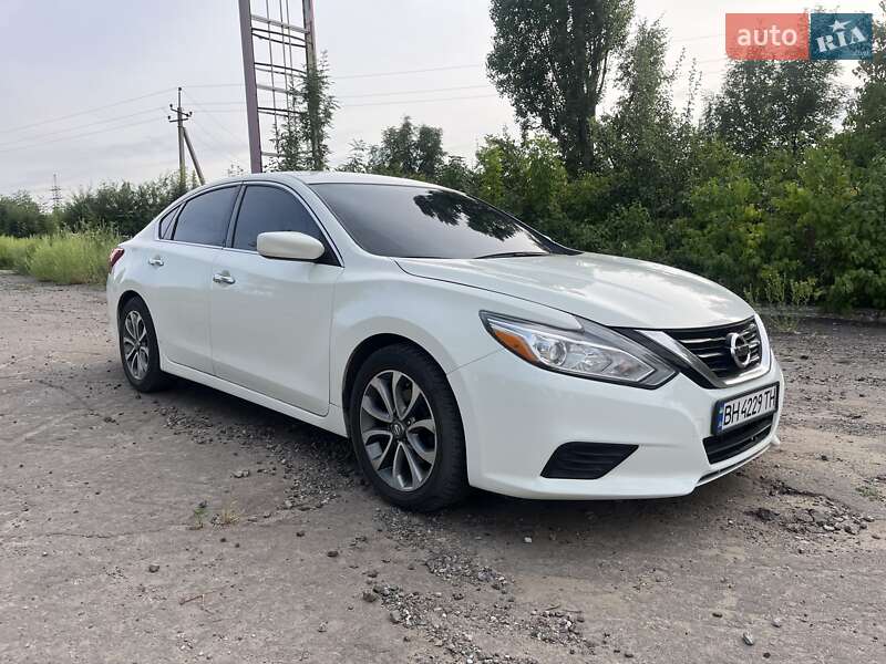 2016 nissan altima