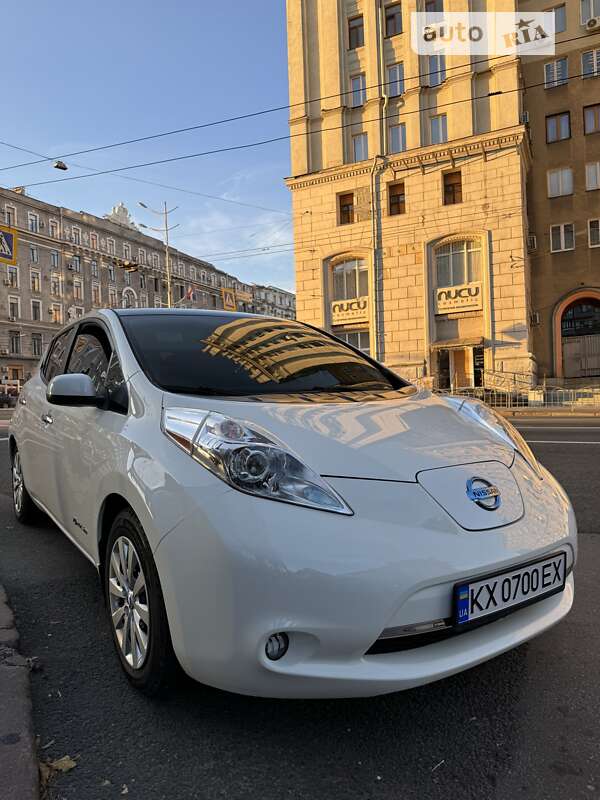 2016 nissan leaf