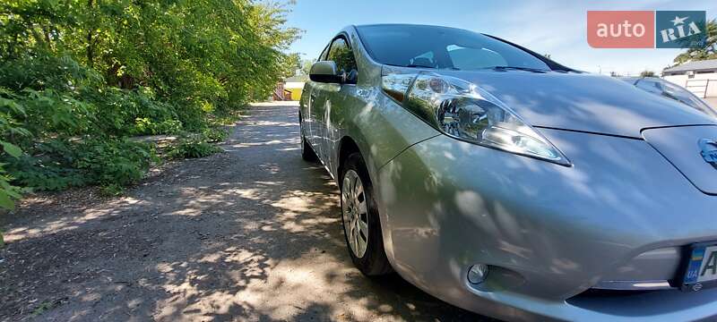 2016 nissan leaf