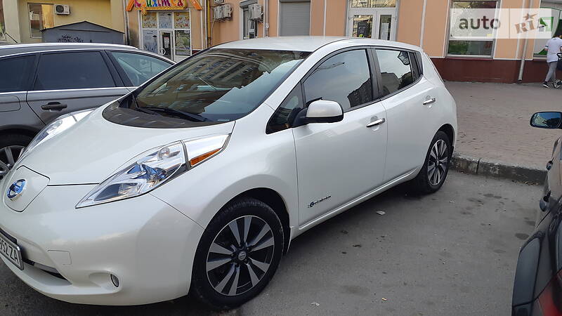 2014 nissan leaf