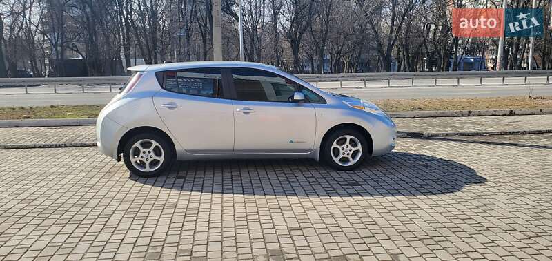 2014 NISSAN Leaf