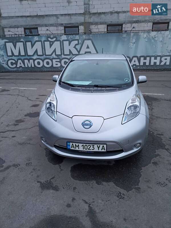 2015 NISSAN Leaf