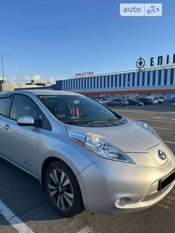 2014 nissan leaf