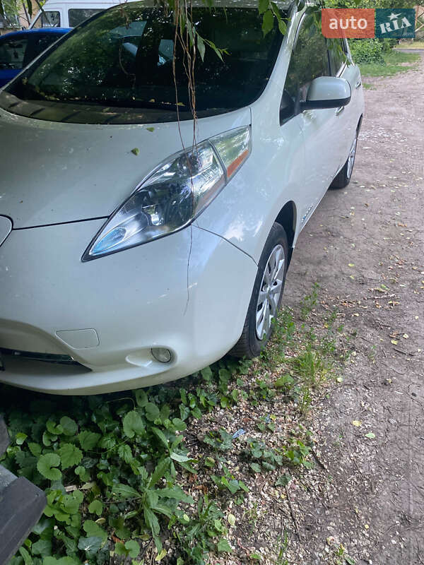 2015 NISSAN Leaf