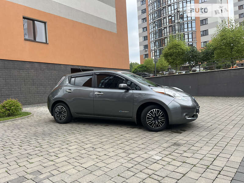 2014 nissan leaf
