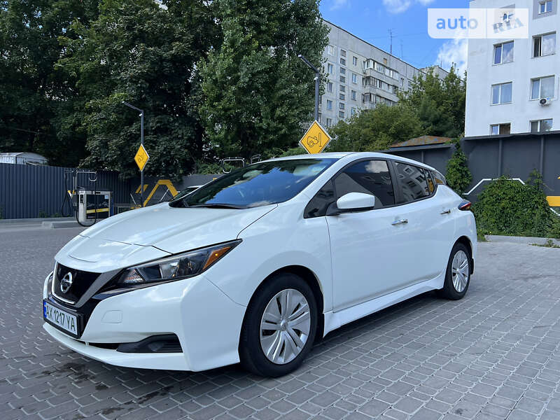 2020 nissan leaf