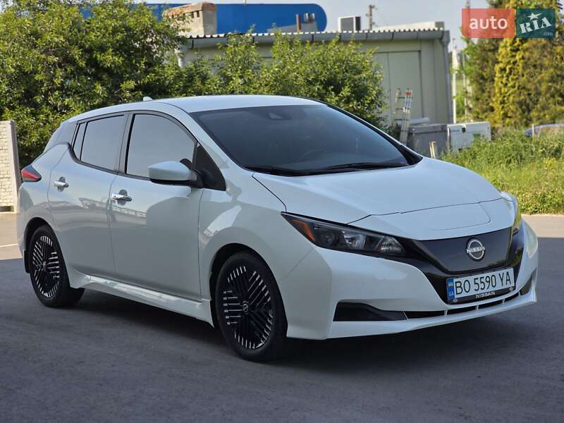 2024 NISSAN Leaf