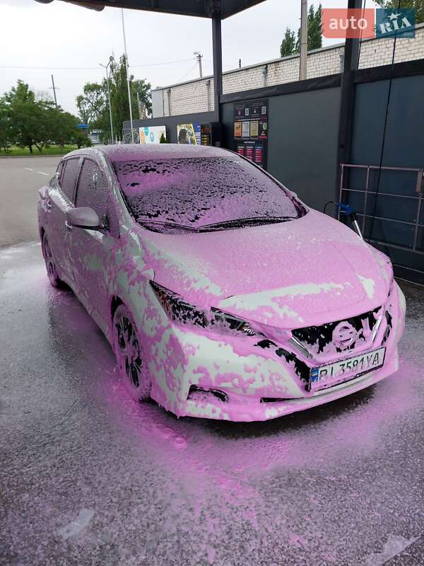 2022 nissan leaf