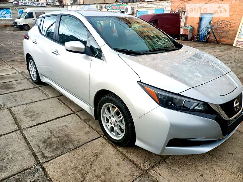 2022 nissan leaf