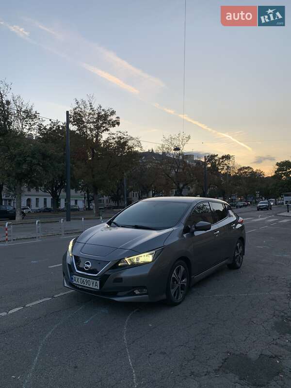2018 nissan leaf