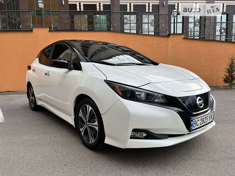2022 nissan leaf