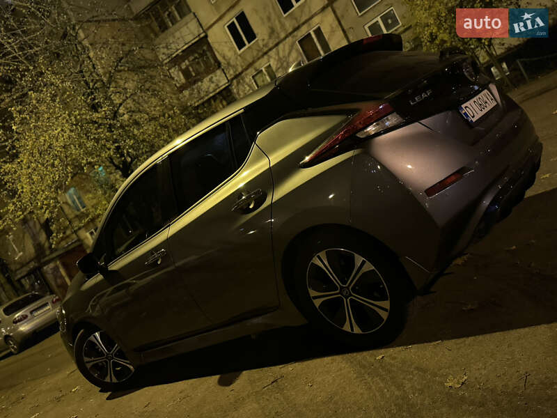 2021 nissan leaf