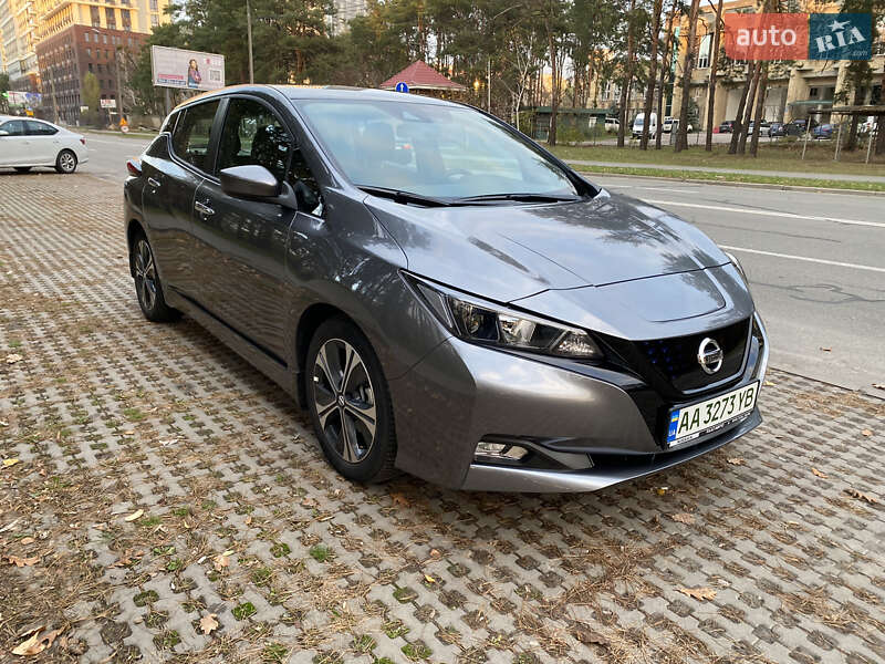 2022 nissan leaf