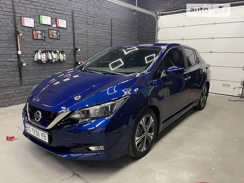2022 nissan leaf