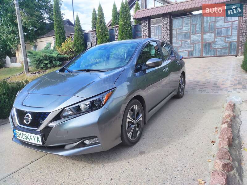 2022 nissan leaf