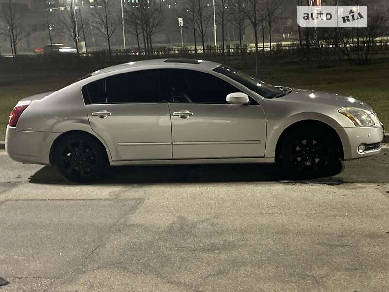 2005 nissan maxima