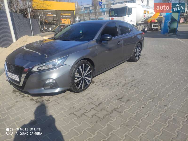 2020 nissan altima