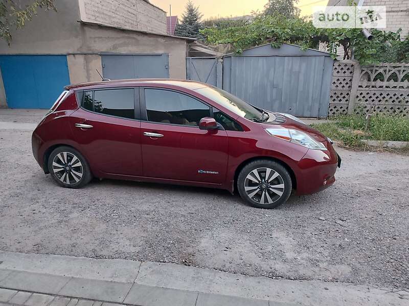 2016 nissan leaf