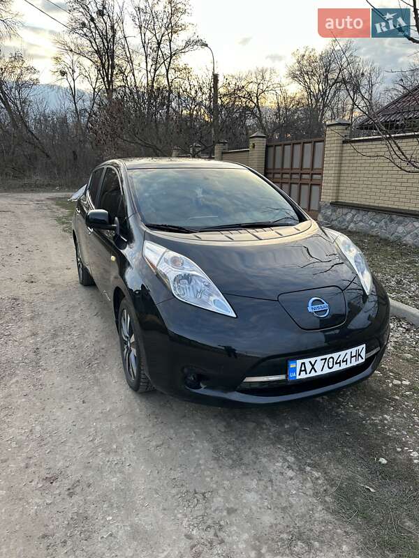 2017 NISSAN Leaf
