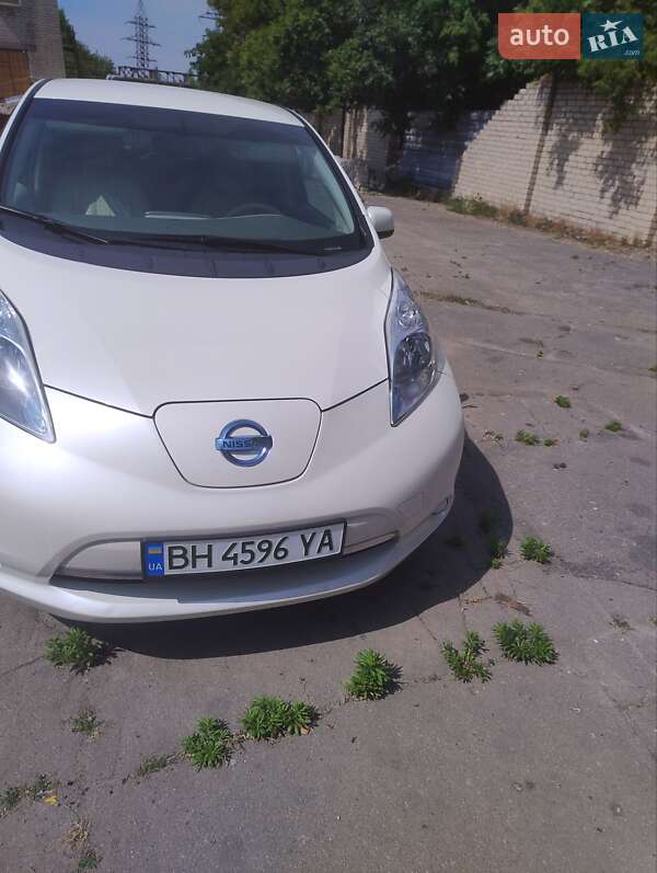 2016 nissan leaf