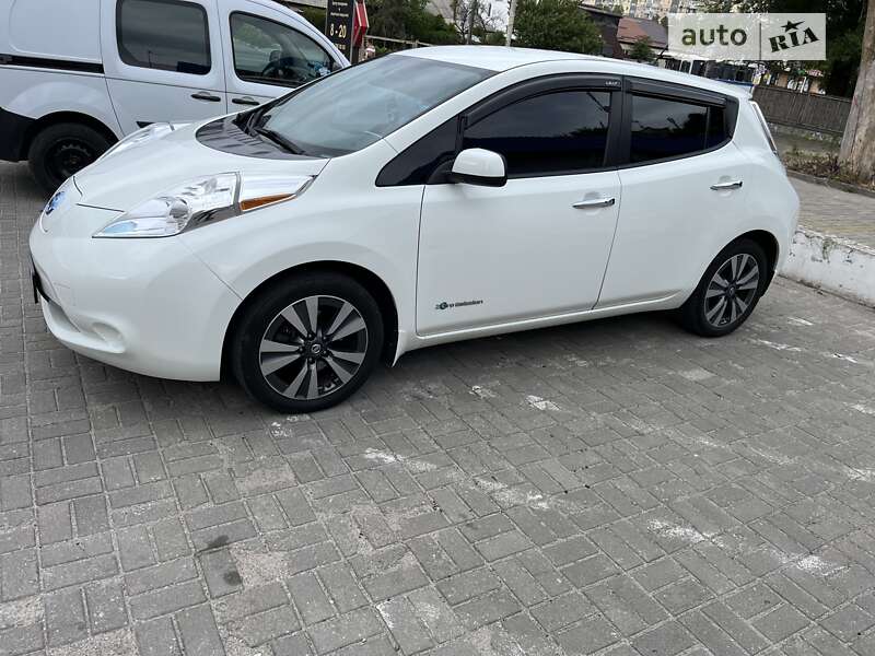 2016 nissan leaf